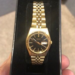 BRAND NEW Seiko Ladies Gold Tone Black Dial SWZ060